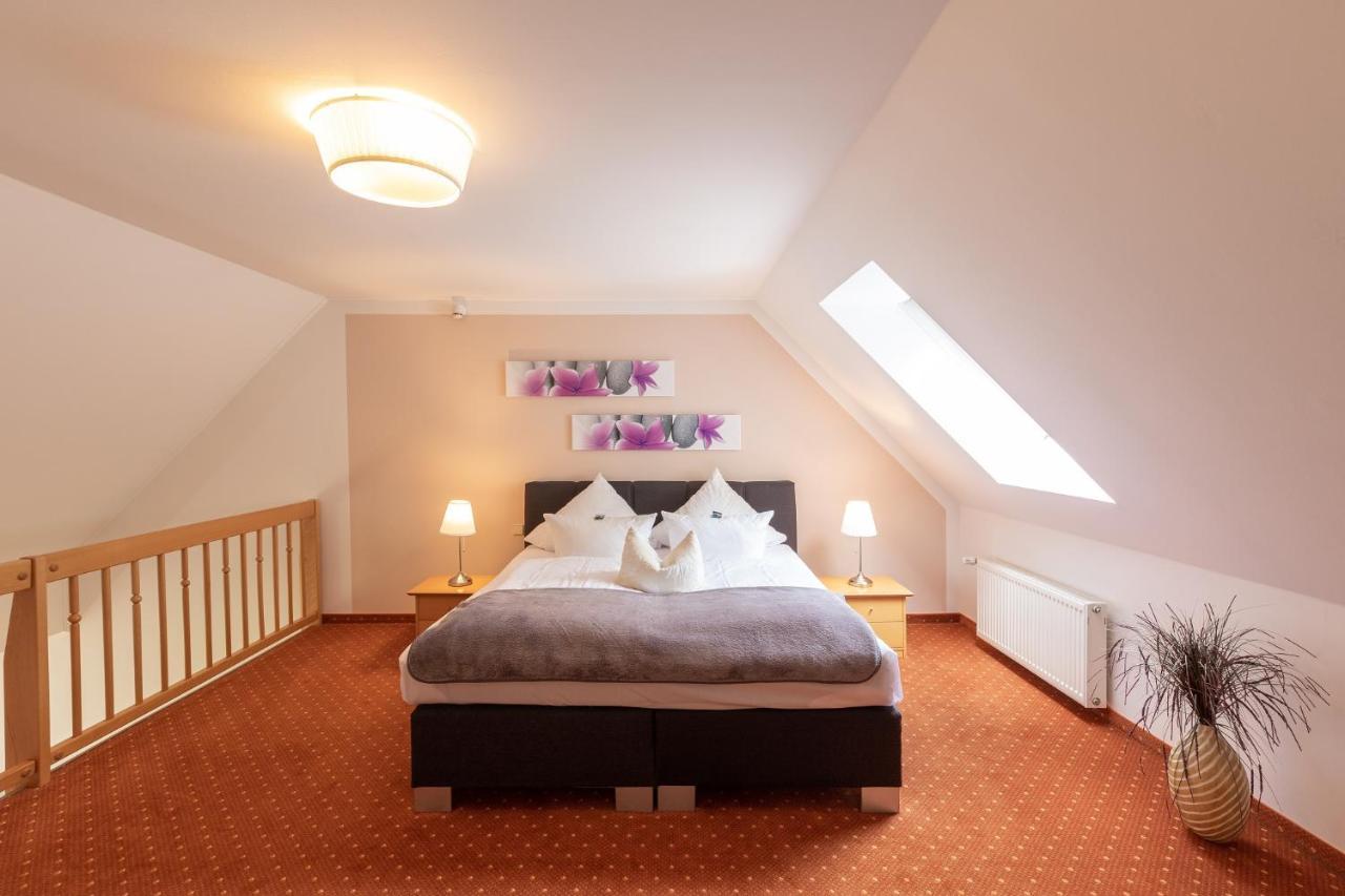 Seehotel Lindenhof Lychen Buitenkant foto