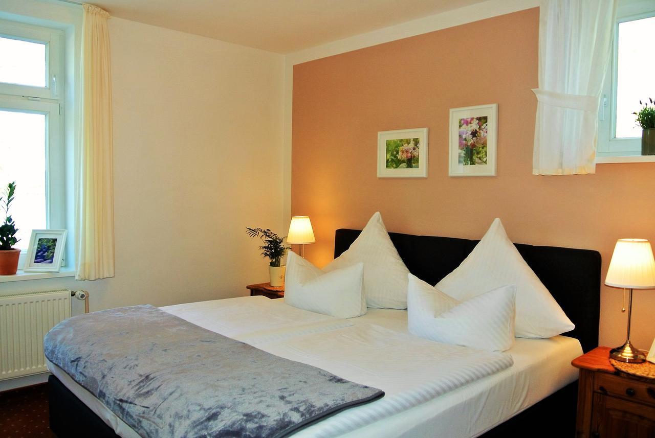 Seehotel Lindenhof Lychen Buitenkant foto
